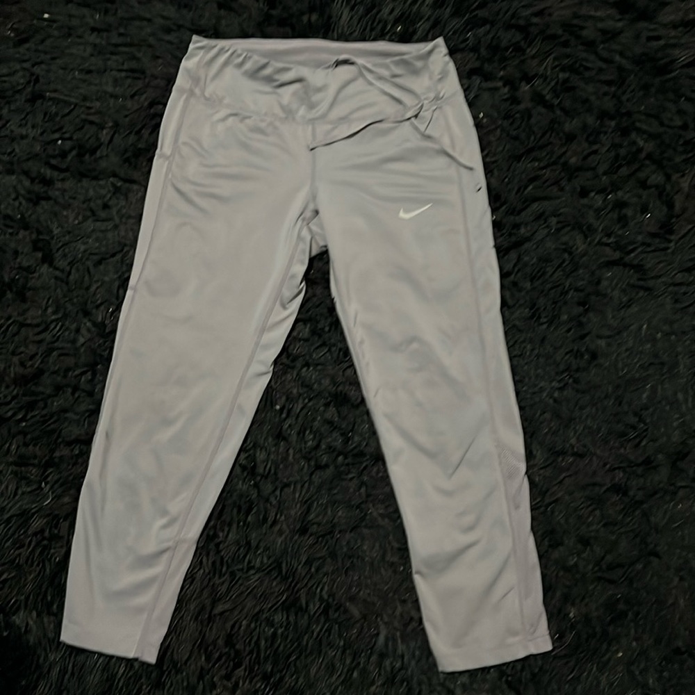 Nike Dri-Fit gray cropped leggings athletic Capri pants